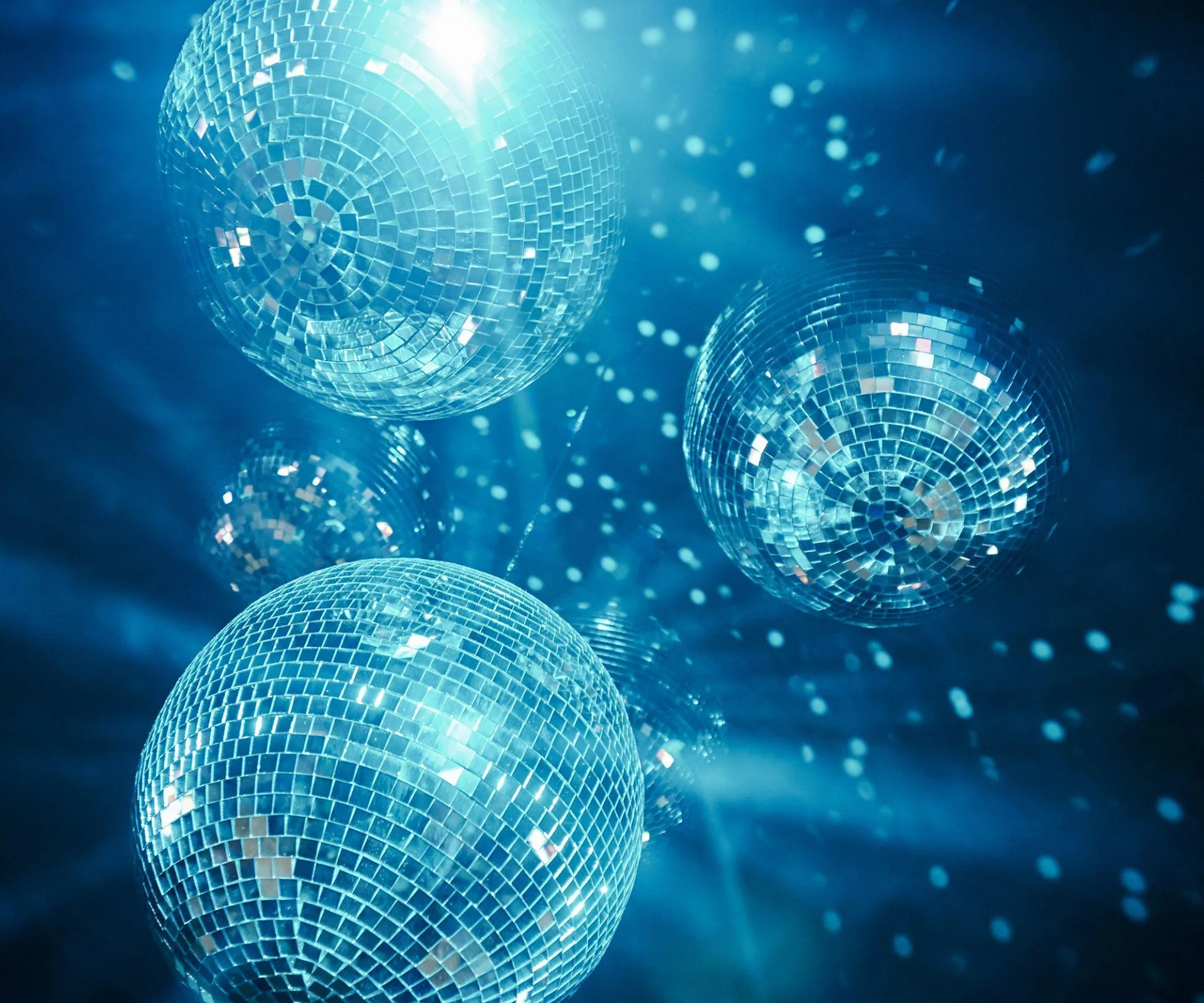 Start your Night in Style at O2 Blueroom