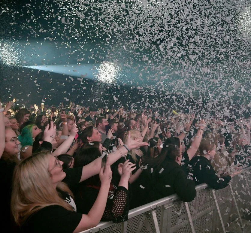 Customers enjoying a live concert as confetti falls