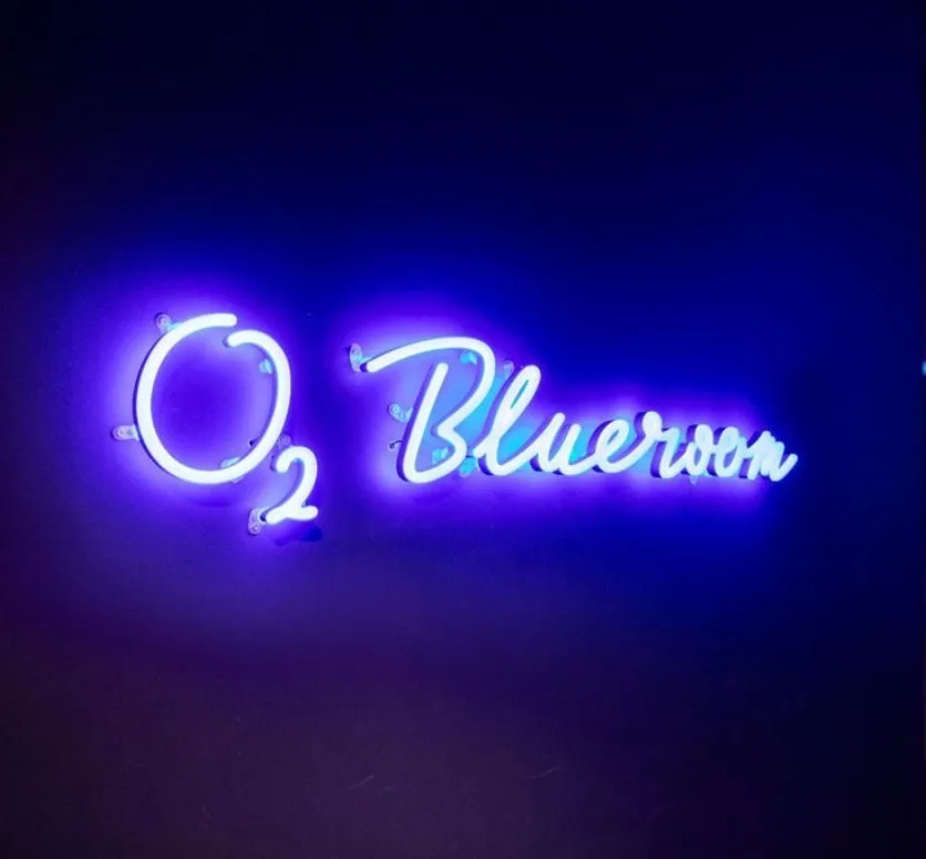 O2 blueroom signage